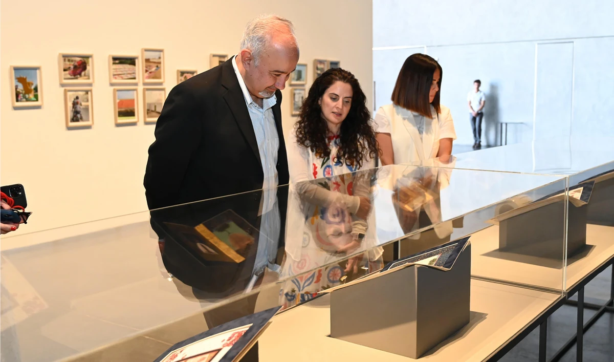 Pakistan’s envoy to the United Arab Emirates, Ambassador Faisal Niaz Tirmizi (left), looks at a painting displayed at an art exhibition in Alserkal Avenue, Dubai, on March 24, 2025. (Photo Courtesy: Pakistan Embassy UAE)