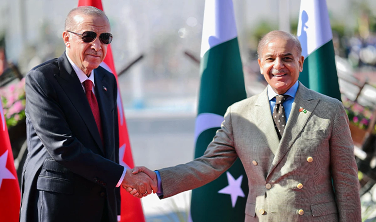 This handout photograph taken and released by Pakistan's Prime Minister Office on February 13, 2025 shows Turkey's President Recep Tayyip Erdogan (L) shaking hands with Pakistan's Prime Minister Shehbaz Sharif before inspecting a guard of honour during his ceremonial reception at the Prime Minister House in Islamabad. (AFP/File)