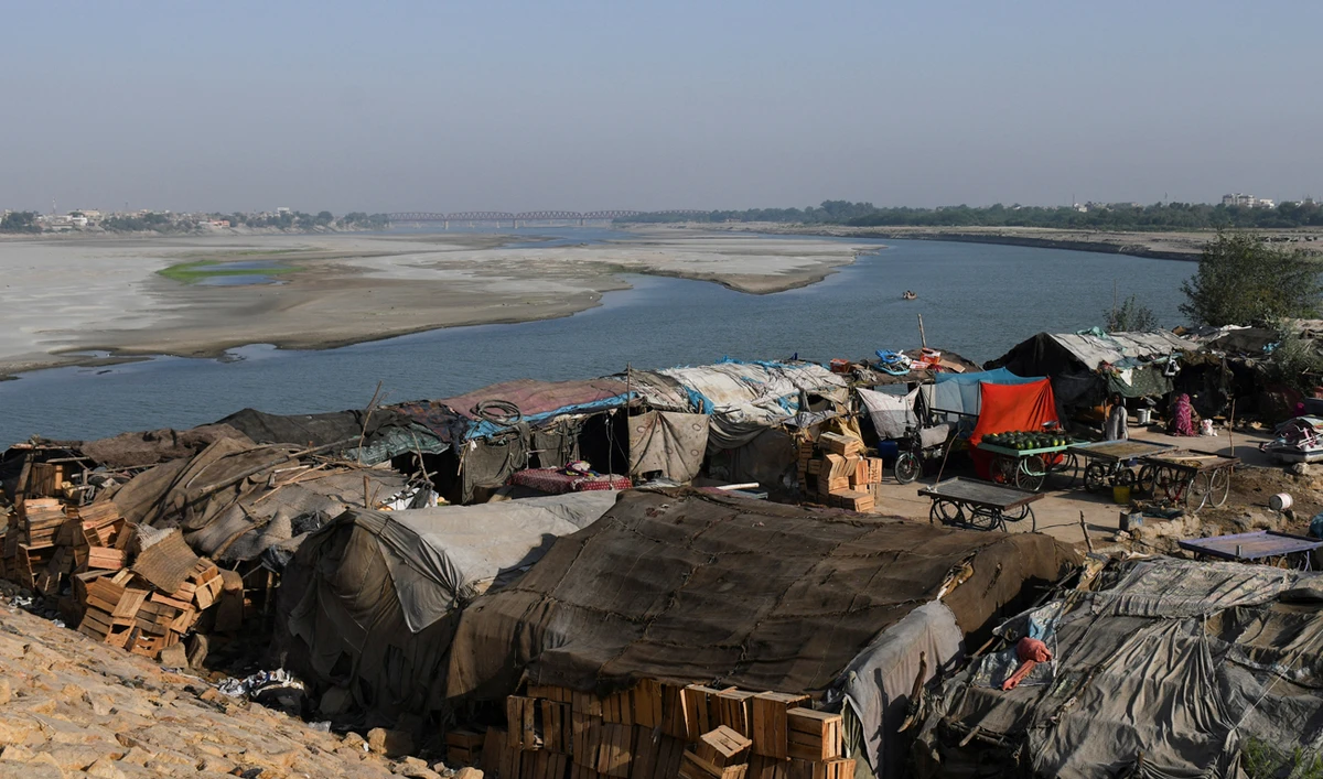 A view of tent houses, belonging to squatters, on the dry riverbed of the Indus River in Hyderabad, Pakistan on April 25, 2025. (REUTERS)