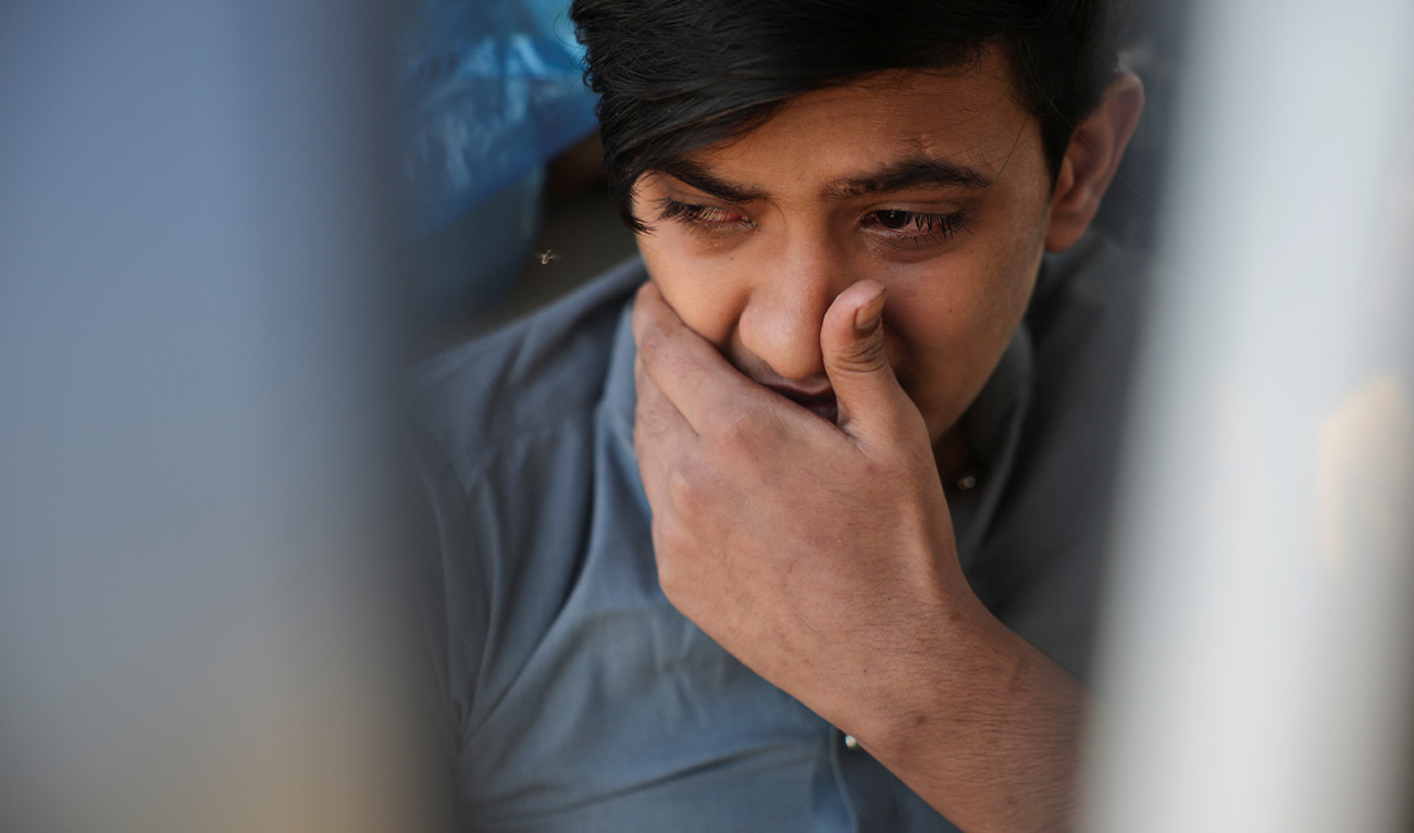 Pakistani citizen Muhammad Ayan cries, as his mother, who is an Indian citizen couldn't accompany him and his father, as they prepare to leave India after India revoked visas issued to Pakistani citizens, at the Attari-Wagah border crossing near Amritsar, India, April 27, 2025. (Reuters)