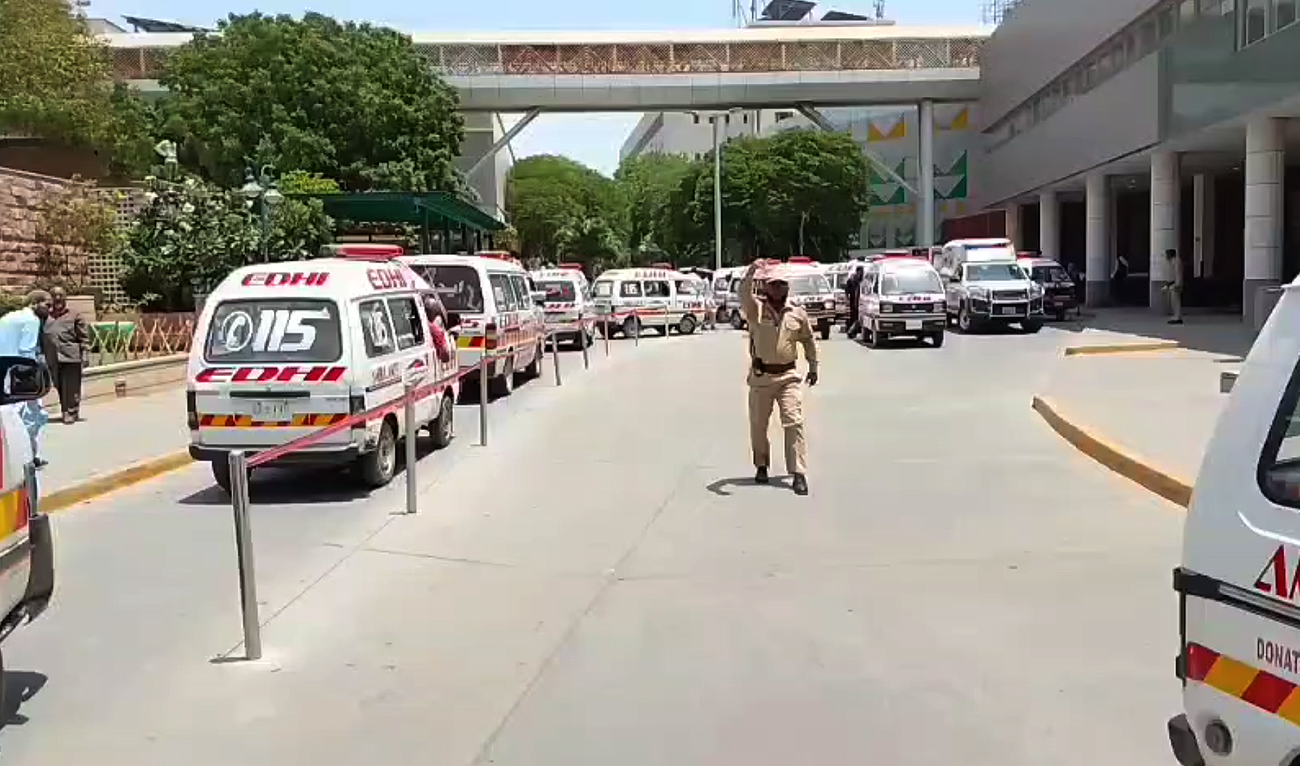 This screengrab, taken from a handout video released by Pakistan’s Edhi rescue service, shows ambulances, carrying victims of Nushki oil tanker explosion on Apr. 27 in Balochistan province, arriving at the Liaquat National Hospital in Karachi on April 29, 2025. (Photo courtesy: Edhi/Screengrab)
