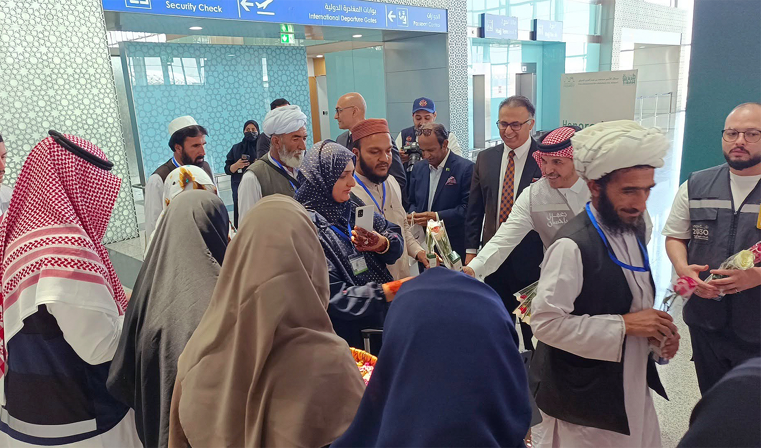 Pakistani Hajj pilgrims arrive in Madinah on Ma 1, 2025. (Pakistan's Ministry of Religious Affairs & Interfaith Harmony)