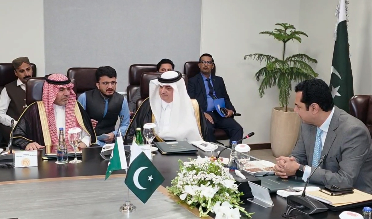 Pakistan’s Minister of State for Interior Talal Chaudhry meets Saudi Arabia’s Director General of Narcotics Control, Major General Mohammed bin Saeed Al-Qarni (left), and Saudi envoy to Pakistan, Nawaf bin Said Al-Malki (center) in Islamabad, Pakistan, on May 6, 2025. (Interior Ministry)