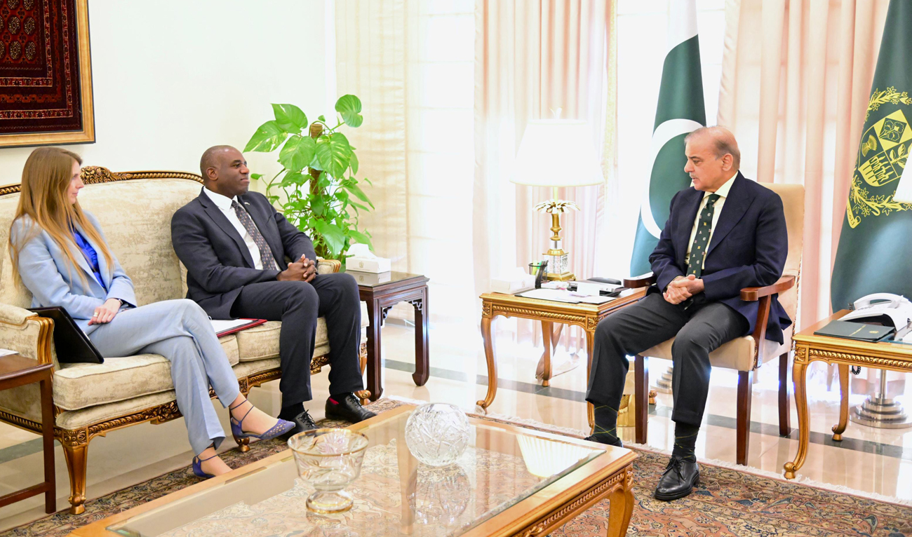 British Foreign Secretary David Lammy MP (2L), along with British High Commissioner Jane Marriott (L), gestures during a meeting with Pakistan Prime Minister Shehbaz Sharif in Islamabad on May 16, 2025. (Photo courtesy: PMO)