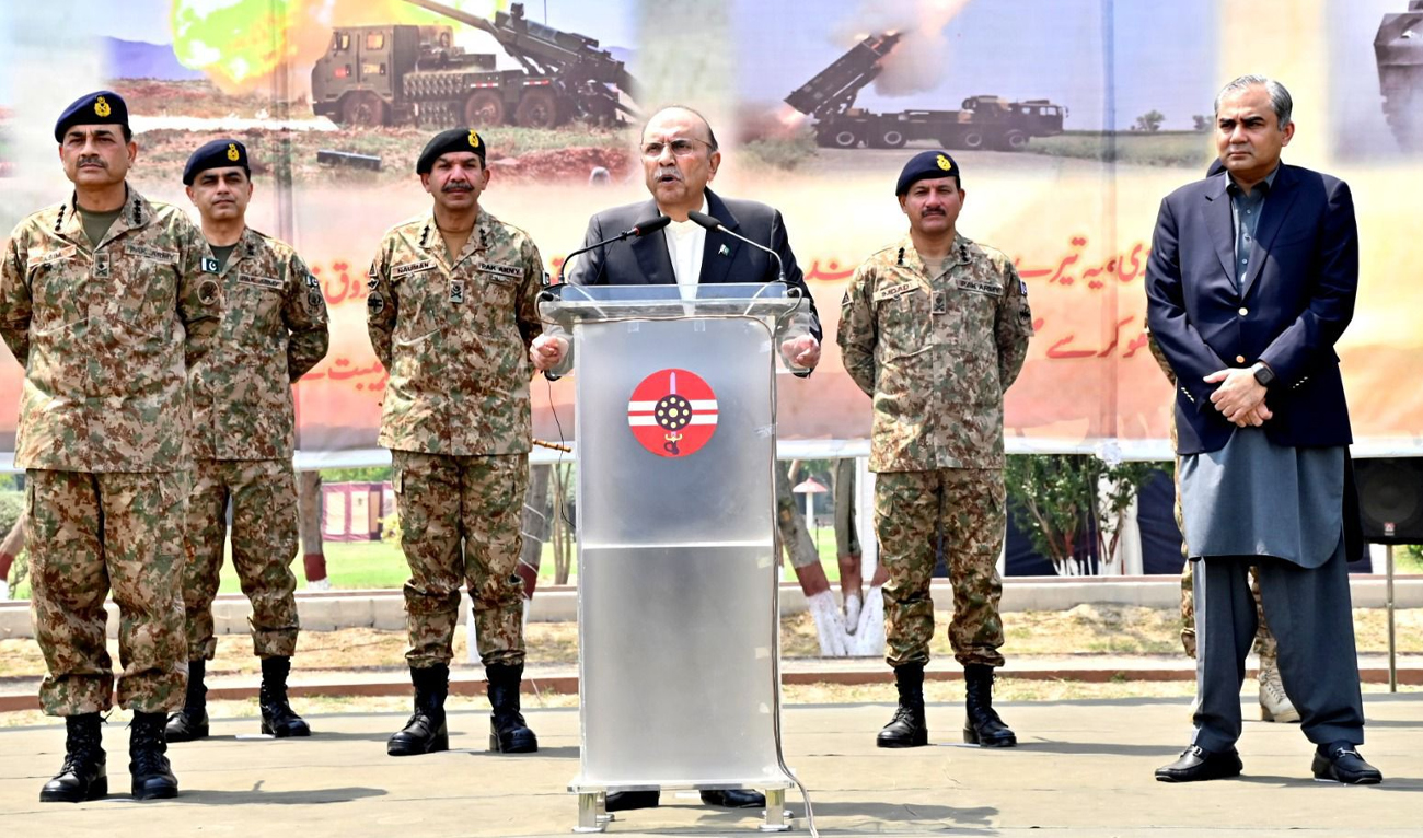 President Asif Ali Zardari (center) addresses the troops during his visit to Gujranwala Cantonment in Gujranwala, Pakistan, on May 17, 2025. (Photo Courtesy: ISPR)