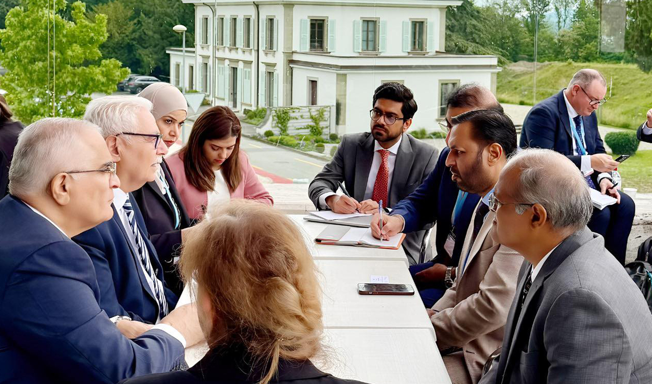 Pakistan’s health minister Syed Mustafa Kamal (2R) gestures during a meeting with his Palestinian counterpart, Dr. Maged Abu Ramadan (2L), on the sidelines of the World Health Assembly in Switzerland on May 21, 2025. (Photo courtesy: Pakistan’s Health Ministry)