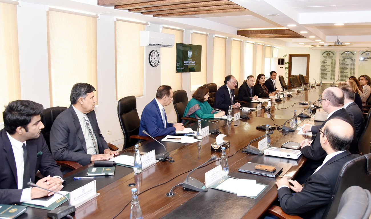 Pakistan Finance Minister Muhammad Aurangzeb (5L) speaks during a meeting with the visiting World Bank delegation at the Finance Division in Islamabad on May 22, 2025. (Photo courtesy: Handout/Finance Ministry)