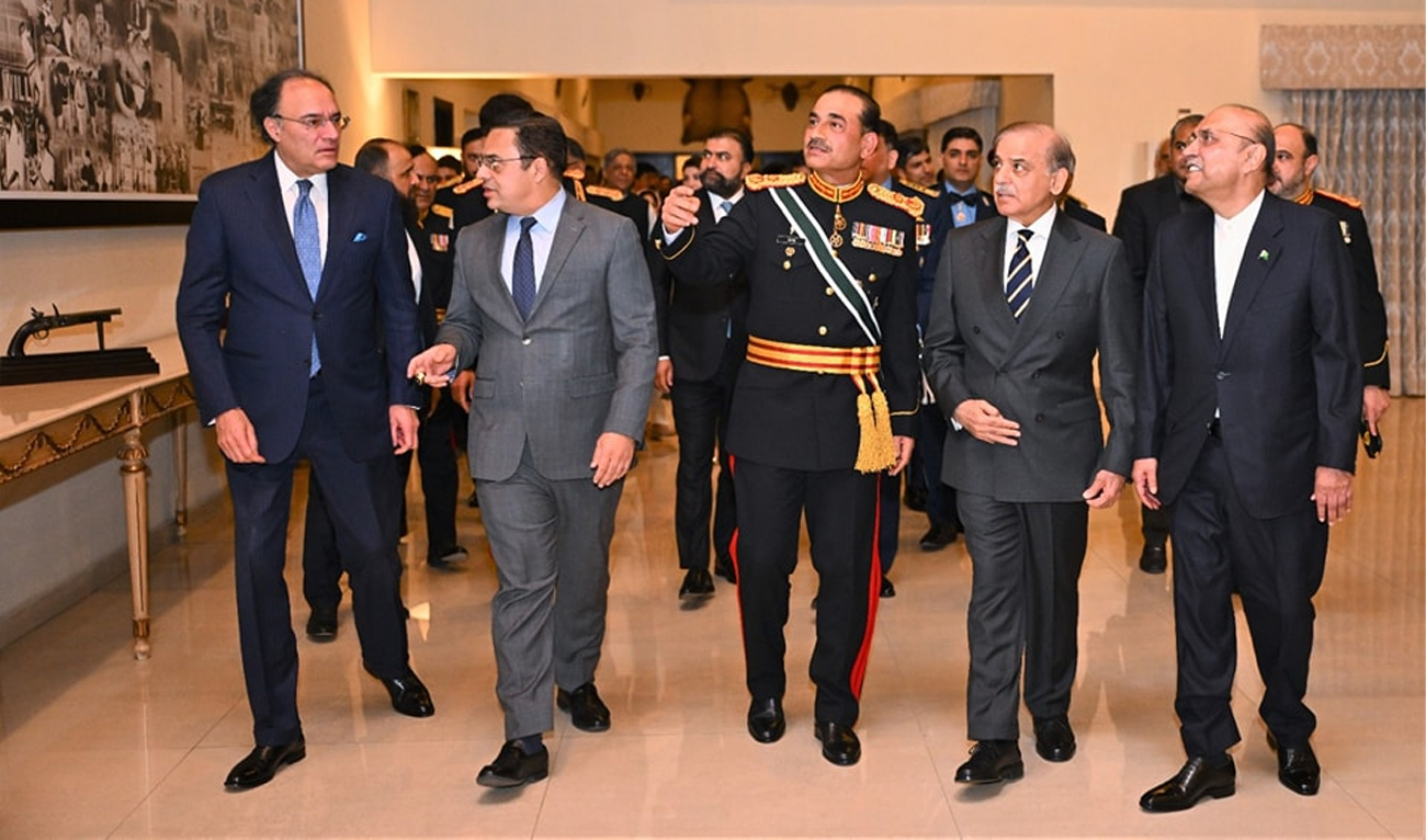 In this handout photograph released by Pakistan’s military media wing on May 24, 2025, President Asif Ali Zardari (left) and Prime Minister Shahbaz Sharif (second left) look on, during a dinner hosted by Chief of Army Staff General Syed Asim Munir (center) in Rawalpindi. (ISPR)