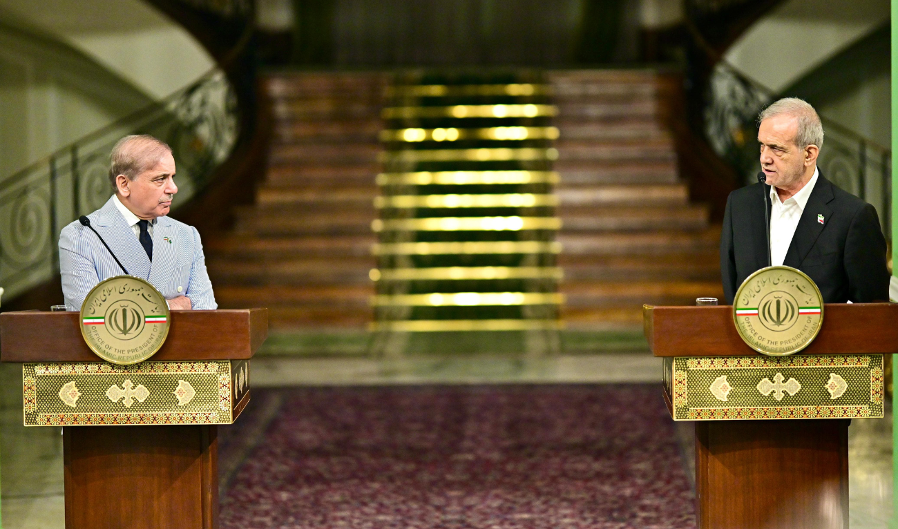 President of Iran, Masoud Pezeshkian (R) and Prime Minister of Pakistan Shehbaz Sharif giving joint press statement, at Sa'dabad Palace in Tehran on May 26, 2025. (PMO)