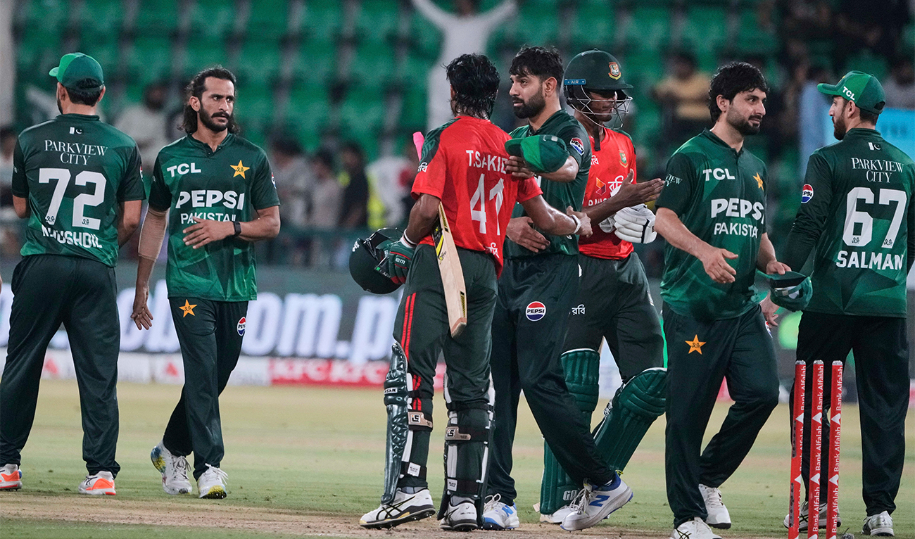 Bangladesh’s Tanzim Hasan Sakib, center, and Hasan Mahmud, third right, shake hand with Pakistani players on the end of the second Twenty20 cricket match between Pakistan and Bangladesh, in Lahore, Pakistan, on May 30, 2025. (AP)