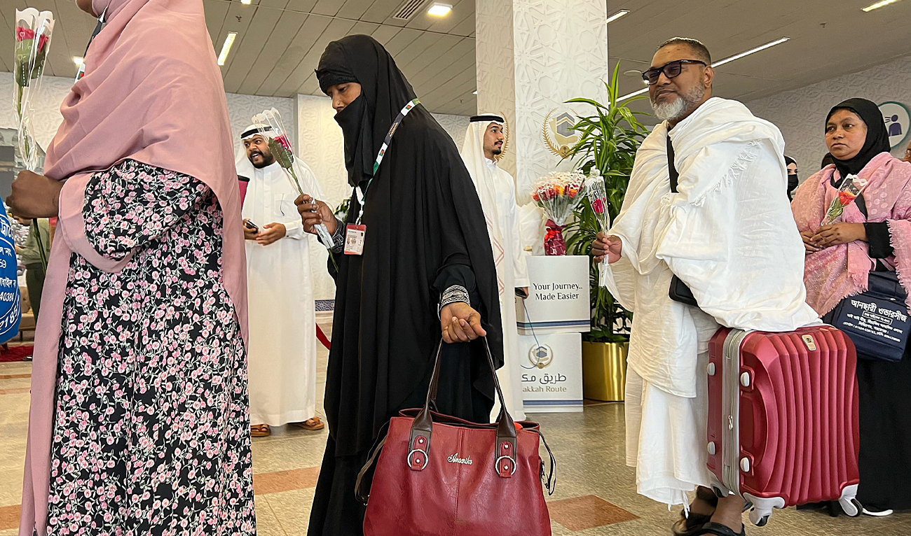 Muslim pilgrims from Bangladesh and Pakistan arrive at King Abdul Aziz International Airport in Jeddah, ahead of the Hajj pilgrimage in Mecca, on June 20, 2023. (AFP/File)