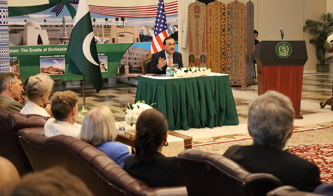 Pakistan’s Field Marshal General Syed Asim Munir interacts with American analysts in Washington DC, US, on June 19, 2025. (Pakistan Army)