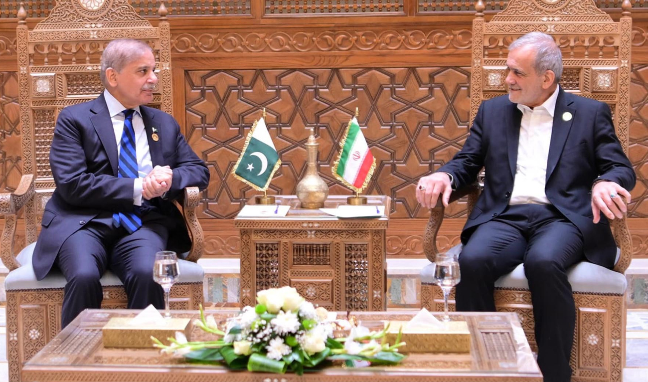 Pakistan Prime Minister Shehbaz Sharif meets Iranian President Masoud Pezeshkian (right) on the sidelines of the 11th D-8 Summit in Cairo, Egypt, on December 19, 2024. (APP/File)