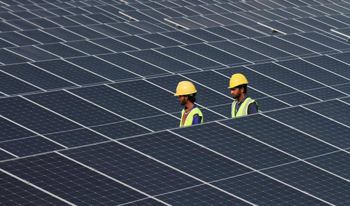 Technicians walk between solar panels at the Interloop industrial park, in Faisalabad, Pakistan, on April 8, 2025. (REUTERS/File)