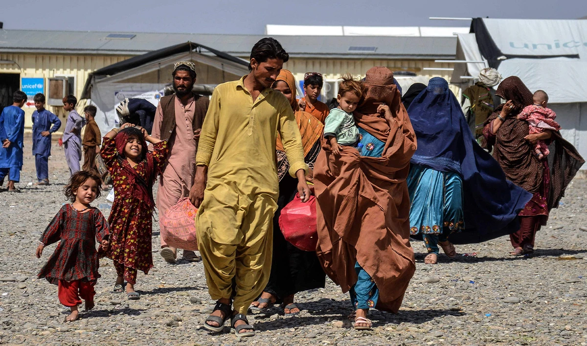 Afghan refugees carrying their belongings arrive from Pakistan at a registration center in Takhta Pul district of Kandahar province, Afghanistan, on April 13, 2025. (AFP/File)