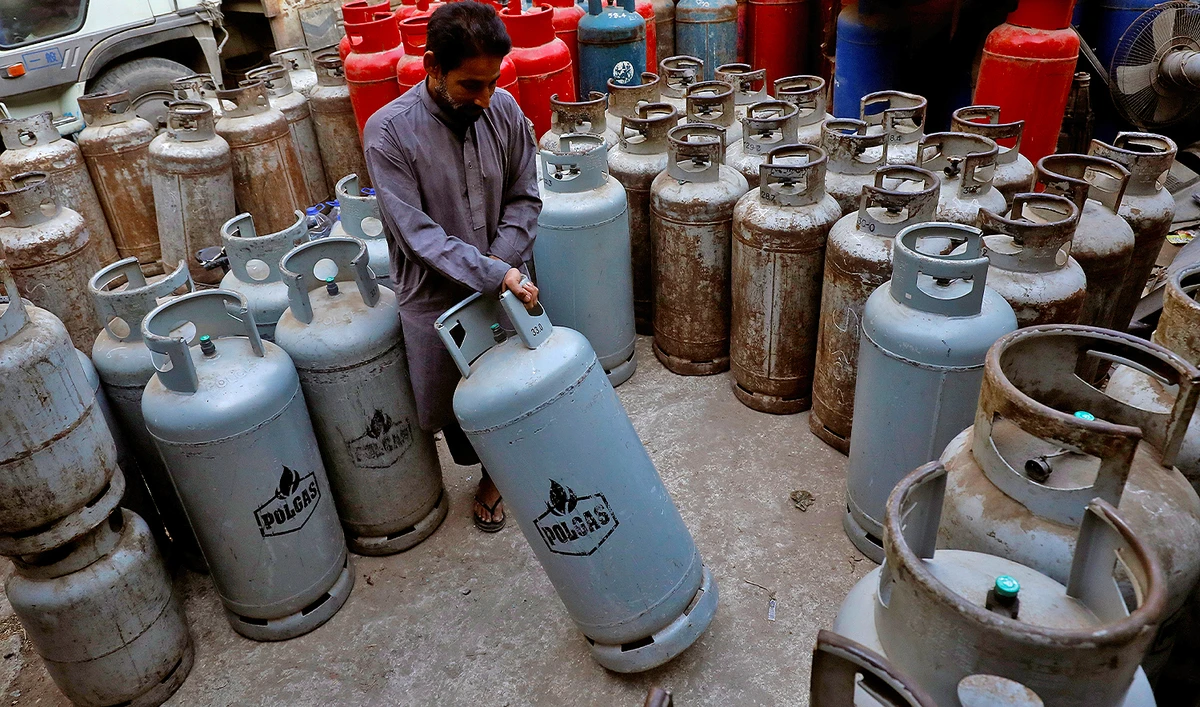 A worker moves a liquid petroleum gas (LPG) cylinder at a workshop in Karachi, Pakistan, on September 17, 2018. (REUTERS/File)
