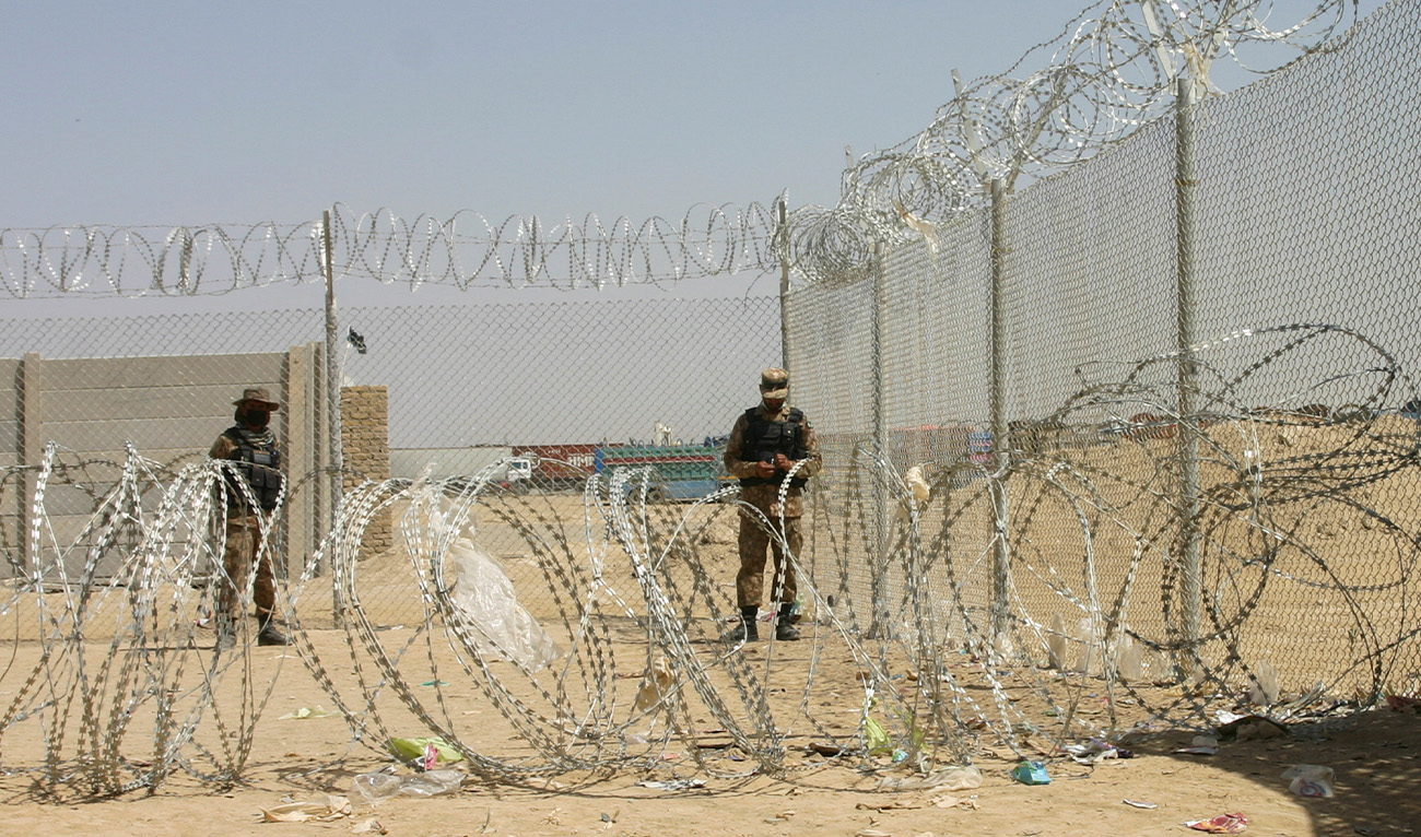 Army soldiers stand guard during a temporary closure of the Friendship Gate crossing point at the Pakistan-Afghanistan border town of Chaman, Pakistan September 2, 2021. (Reuters/File)
