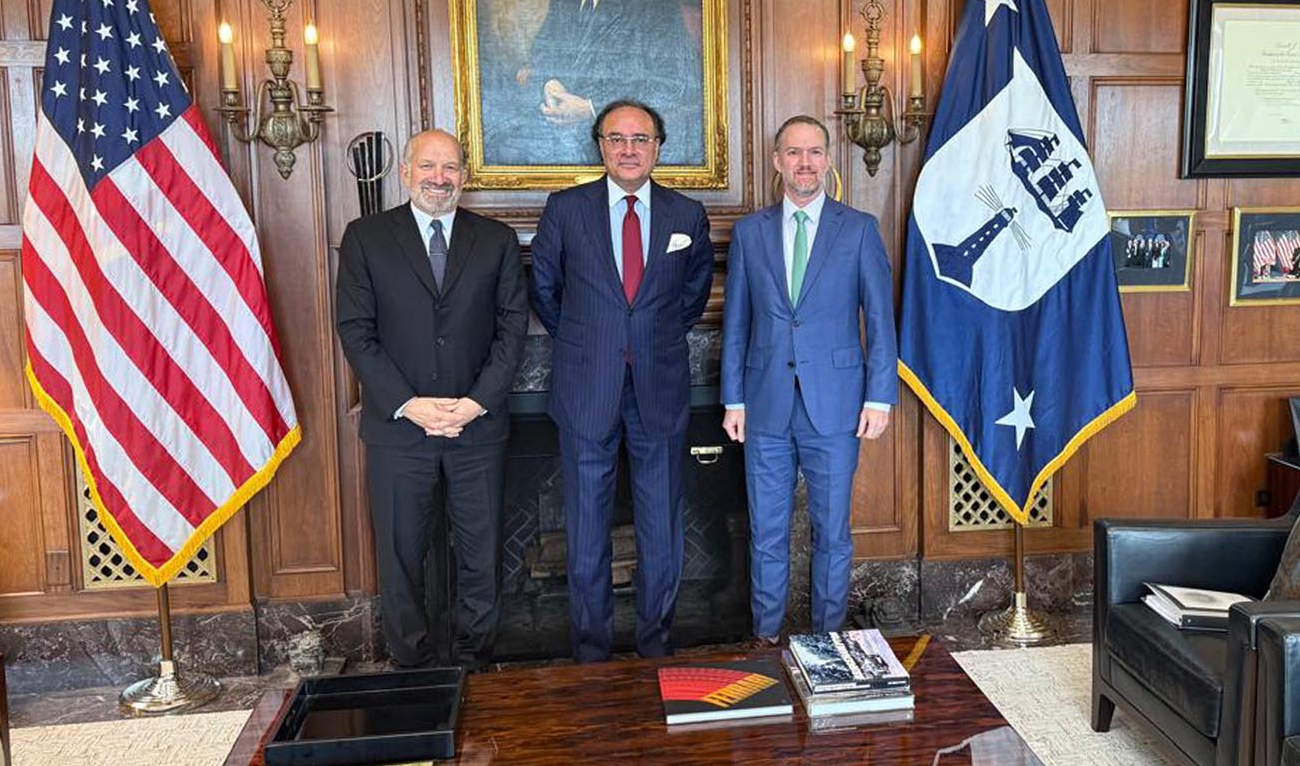Pakistan’s Finance Minister Muhammad Aurangzeb (center), US Commerce Secretary Howard Lutnick (left) and US Trade Representative Jamieson Greer poses for a group photo, in Washington, DC, US, on July 18, 2025. (PID)
