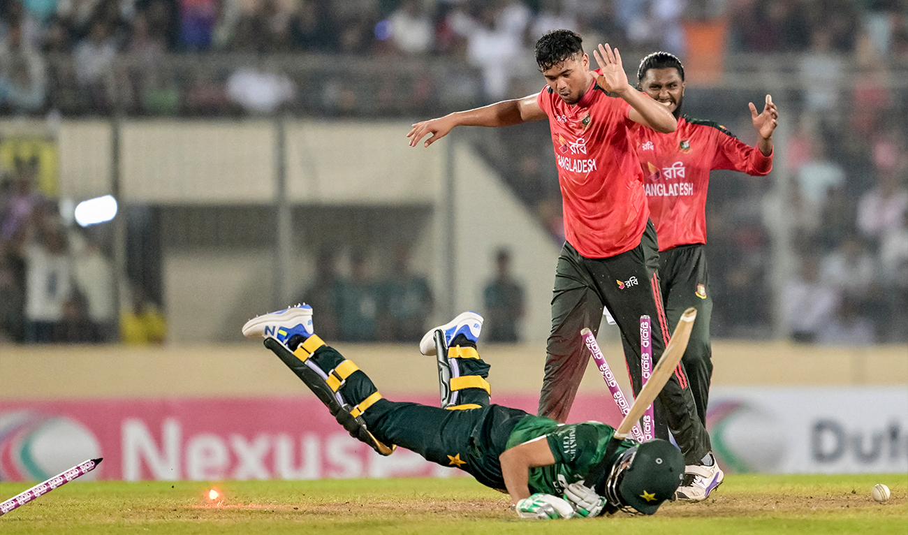 Bangladesh’s Taskin Ahmed (center) runs out Pakistan’s Salman Mirza during the first Twenty20 international cricket match between Bangladesh and Pakistan at the Sher-e-Bangla National Cricket Stadium in Dhaka on July 20, 2025. (AFP)