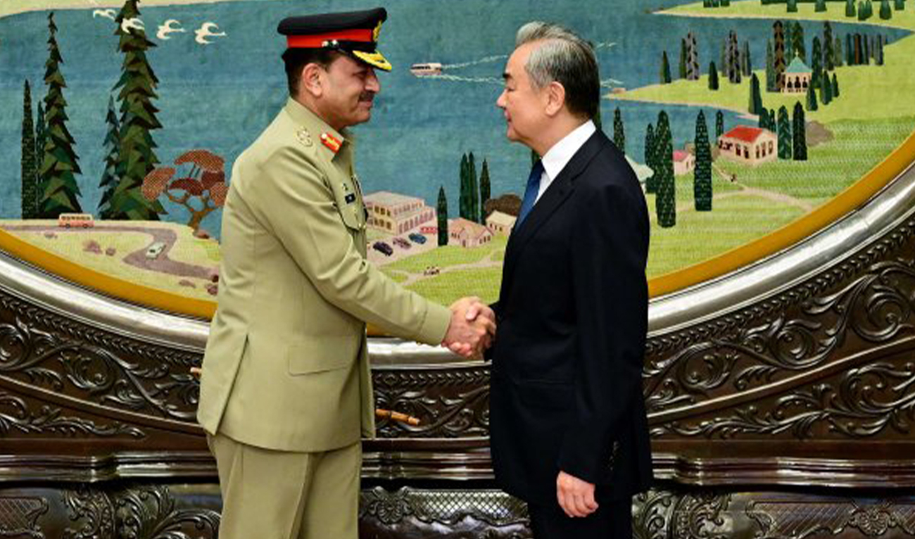 Pakistan’s Army Chief Field Marshal Asim Munir (left) meets Chinese Vice President Han Zheng, Foreign Minister Wang Yi in Beijing, China, on July 25, 2025. (Pakistan Army)