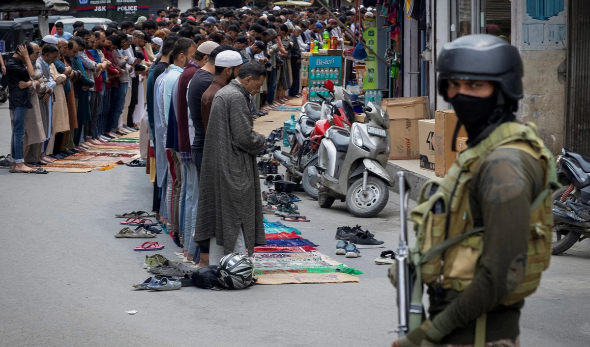 Kashmiri Muslims offer Friday prayers on a road as a security personnel stands guard, in Srinagar on May 2, 2025. (REUTERS/File)