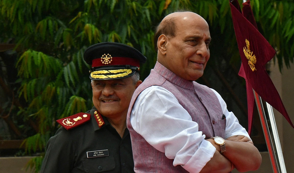 India's Defence Minister Rajnath Singh (right) waits to receive his Japanese counterpart Gen Nakatani at a ceremonial reception in New Delhi, India, May 5, 2025. (Reuters/File)