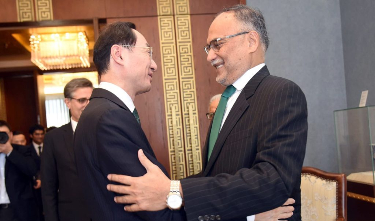 Pakistan’s Planning Minister Ahsan Iqbal meets Chinese Vice Foreign Minister Sun Weidong in Beijing, China, on August 2, 2025. (APP)