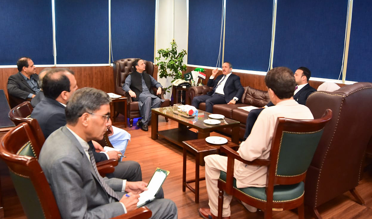 Pakistan Maritime Affairs Minister Muhammad Junaid Anwar Chaudhry (2L) gestures during a meeting with Iraq’s Deputy Head of Mission Abdulqadir Sulyman Alhimiri (3R) in Islamabad on August 6, 2025. (Handout/Ministry)