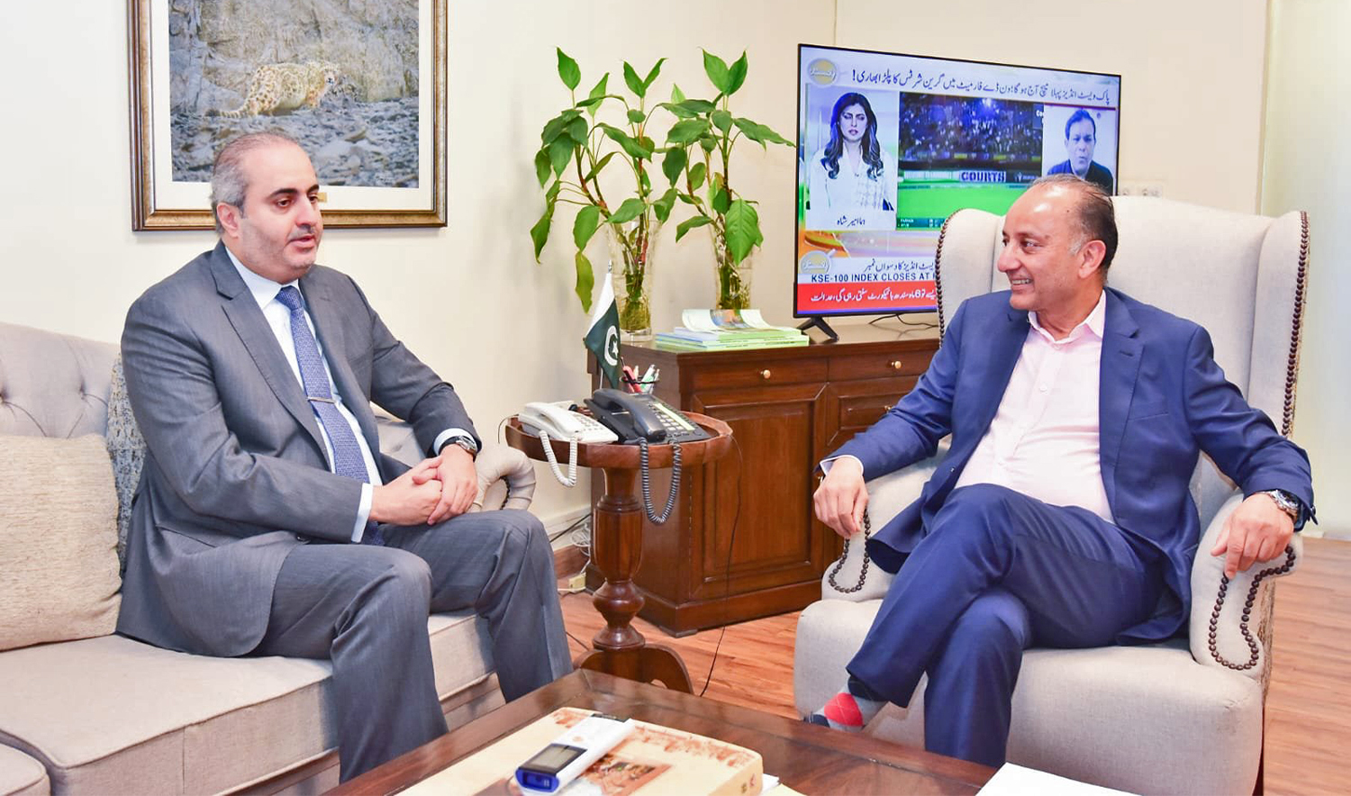 Qatar’s Ambassador to Pakistan Ali Mubarak Ali Essa Al-Khater (left) calls on Pakistan’s Climate Change Minister Dr. Musadik Malik in Islamabad, Pakistan, on August 8, 2025. (@Team_Musadik/X)
