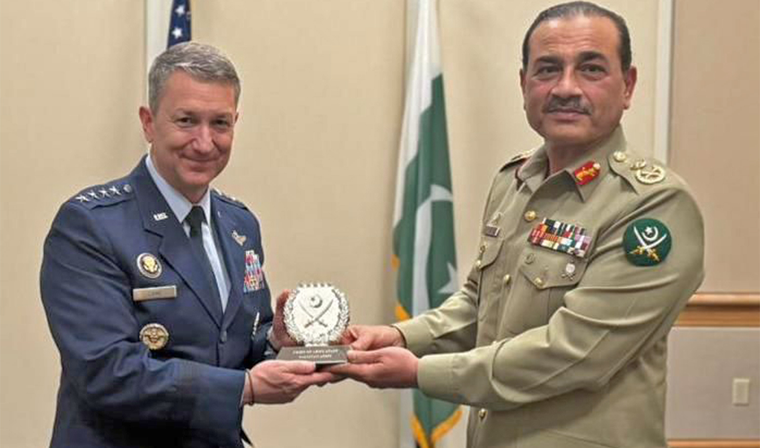 Pakistan’s army chief Field Marshal Syed Asim Munir (right) meets US Chairman Joint Chiefs of Staff, General Dan Caine, in Tampa, US, on August 10, 2025. (Pakistan Army)
