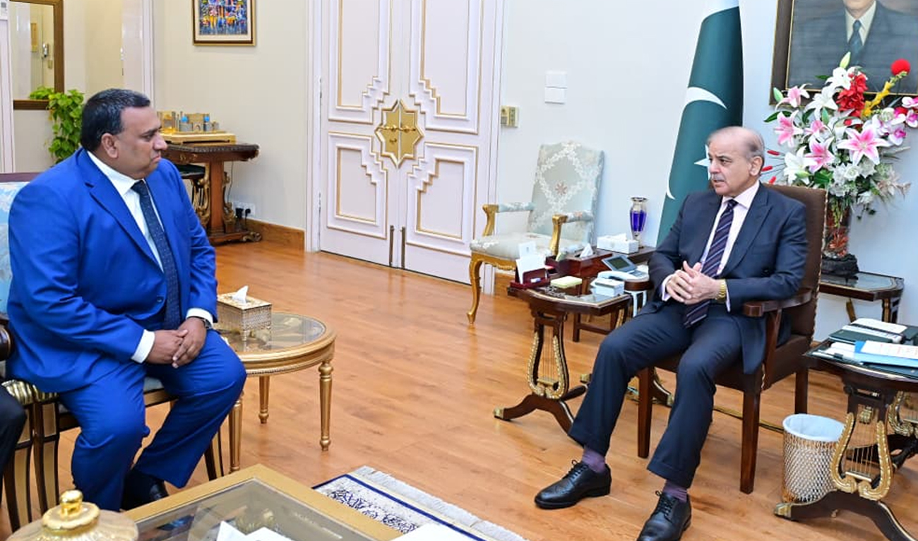 Prime Minister Shehbaz Sharif meets High Commissioner of Bangladesh, Iqbal Hussain Khan (left), in Islamabad, Pakistan, on August 15, 2025. (PID)