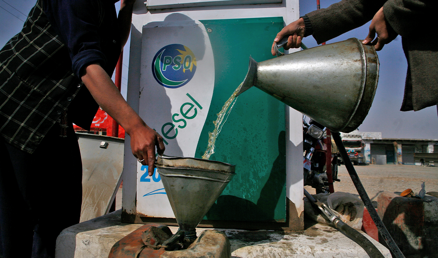 A man fills a canister with petrol that he says was brought from Iran, at a roadside petrol station on the outskirts of Quetta on February 13, 2013. (REUTERS/File)