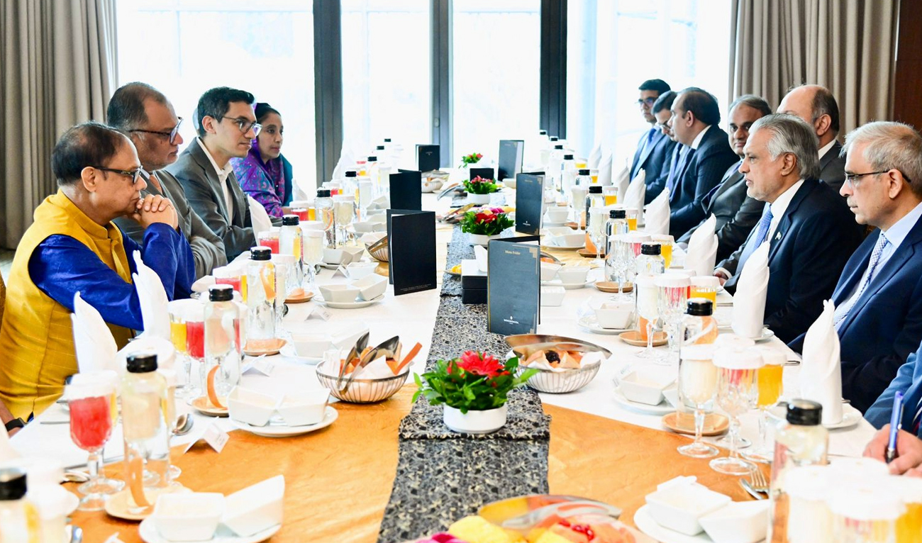 Pakistan’s Deputy Prime Minister and Foreign Minister Ishaq Dar (second right) meets Bangladeshi officials in Dhaka on August 24, 2024. (MOFA Pakistan)