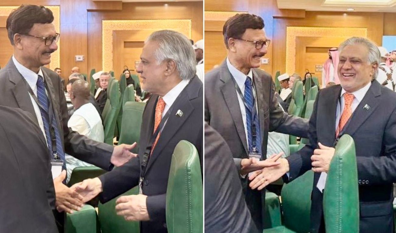 Deputy Prime Minister Ishaq Dar meeting with Touhid Hossain, the Bangladeshi adviser on foreign affairs, on the sidelines of an Organization of Islamic Cooperation (OIC) meeting in Jeddah, Saudi Arabia, on August 25, 2025. (@MIshaqDar50/X)