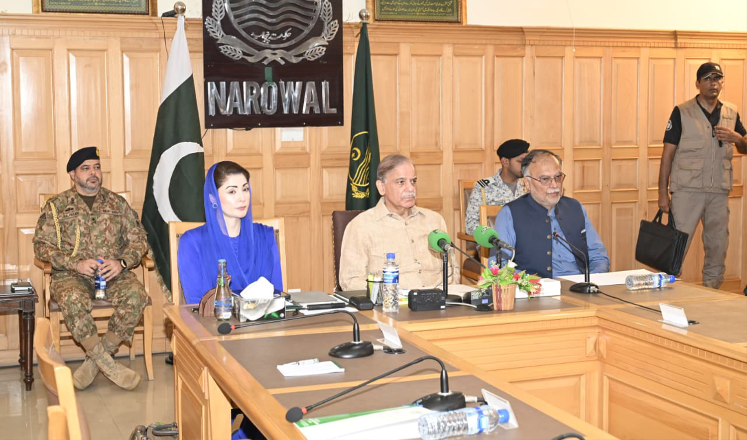 Prime Minister Muhammad Shehbaz Sharif (center right) chairs a meeting regarding the flood situation in Punjab, in Narowal on August 28, 2025. (PMO)