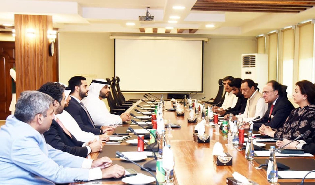 Pakistan’s Finance Minister Muhammad Aurangzeb (second right) is meeting with a delegation of leading investors and businessmen from the United Arab Emirates (UAE), in Islamabad on August 29, 2025. (PID)