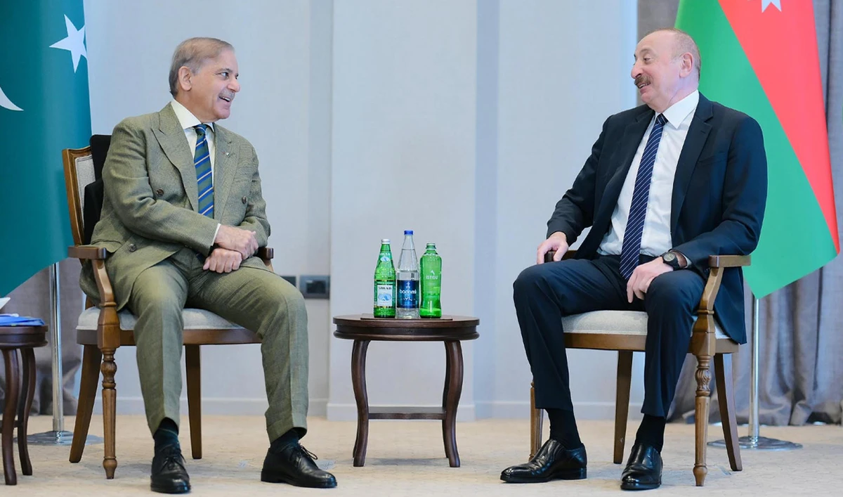 Prime Minister of Pakistan, Shehbaz Sharif, meets with President of Azerbaijan, Ilham Aliyev (right), on May 27, 2025, in Lachin, Azerbaijan. (PMO/File)