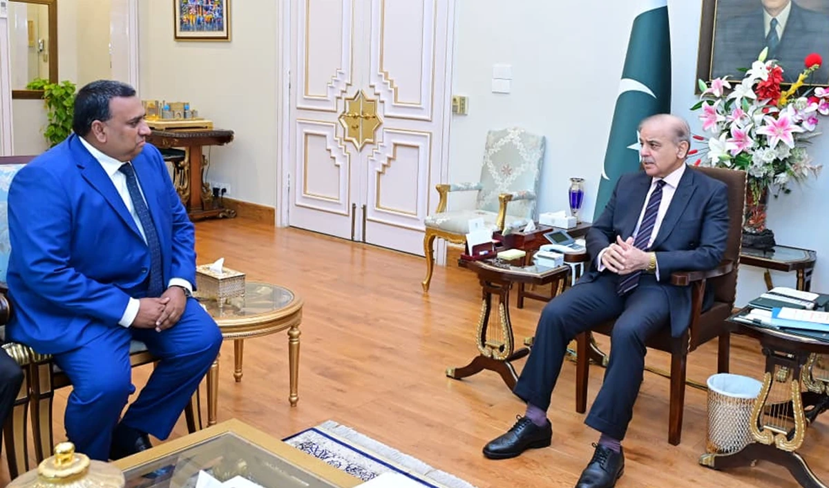 Prime Minister Shehbaz Sharif meets High Commissioner of Bangladesh, Iqbal Hussain Khan (left), in Islamabad, Pakistan, on August 15, 2025. (PID)