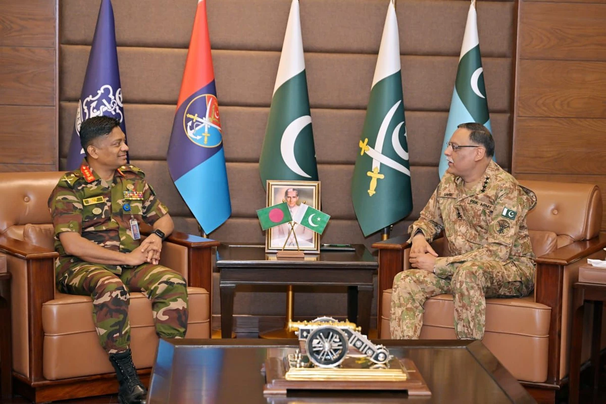 Bangladesh Quarter Master General Lt. Gen. Md Faizur Rahman gestures during a meeting with Pakistan’s Chairman Joint Chiefs of Staff Committee General Sahir Shamshad Mirza at Joint Staff Headquarters in Rawalpindi on August 22, 2025. (Handout/ISPR)