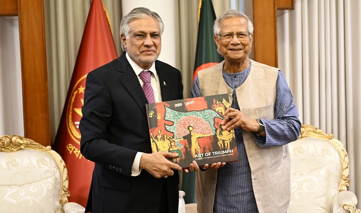 Pakistani Deputy Prime Minister Ishaq Dar (left) meets Bangladesh’s chief adviser Muhammad Yunus in Dhaka on August 24, 2025. (@ChiefAdviserGoB/X)