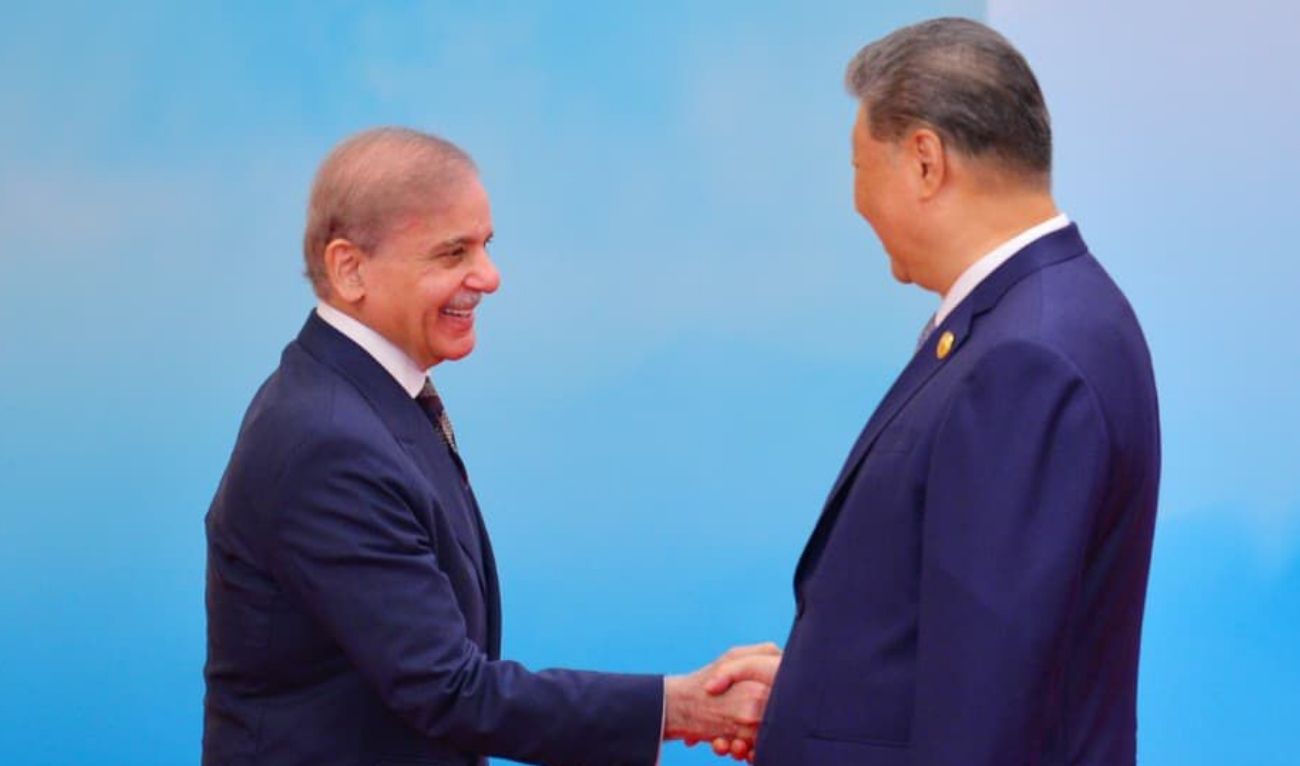 President of China, Xi Jinping, shakes hands with Prime Minister Shehbaz Sharif at the 25th SCO Heads of States Council meeting in Tianjin, China, on September 1, 2025. (PMO)