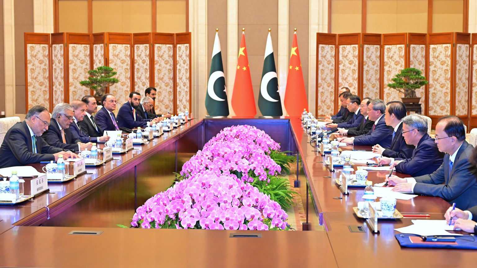 Pakistan Prime Minister Shehbaz Sharif meets with Chinese Premier Li Qiang in Beijing on September 4, 2025. (Handout/PMO)