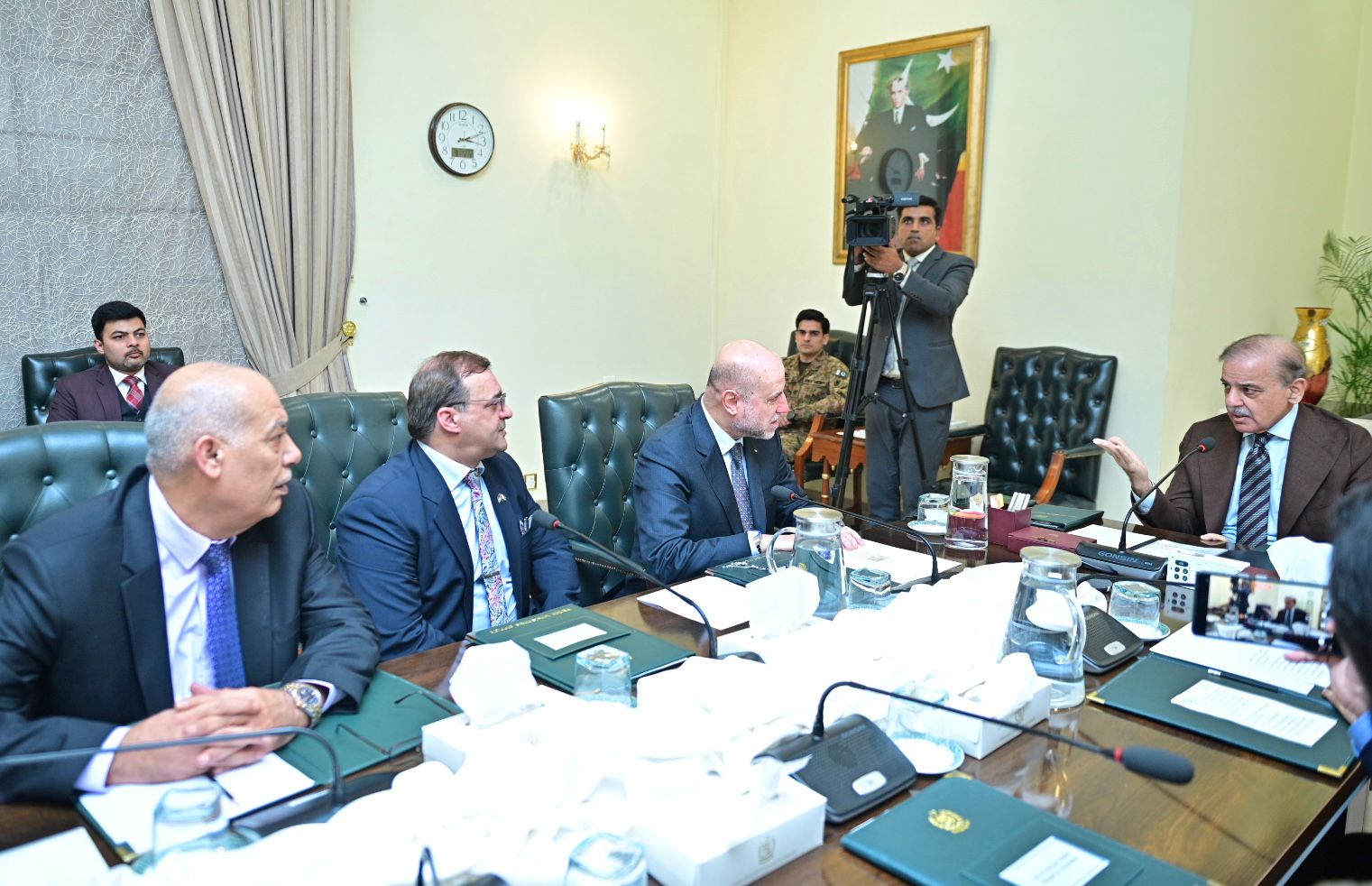 Adviser to the Palestinian President on Religious Affairs and Chief Justice of the Shariat Court of Palestine Mahmoud Siddiqui Alhabash gestures during a meeting with Pakistan Prime Minister Shehbaz Sharif in Islamabad on September 5, 2025. (Handout/PMO)
