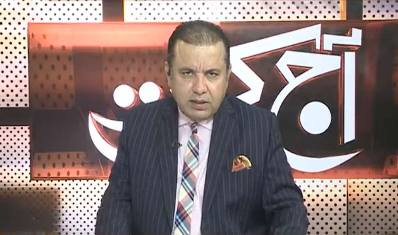 The screengrab taken from a video shows news anchor Imtiaz Mir hosting a current affairs program on “Metro 1 News” channel in Karachi, on July 22, 2025. (Facebook/@imtiaz.mi.9/File)