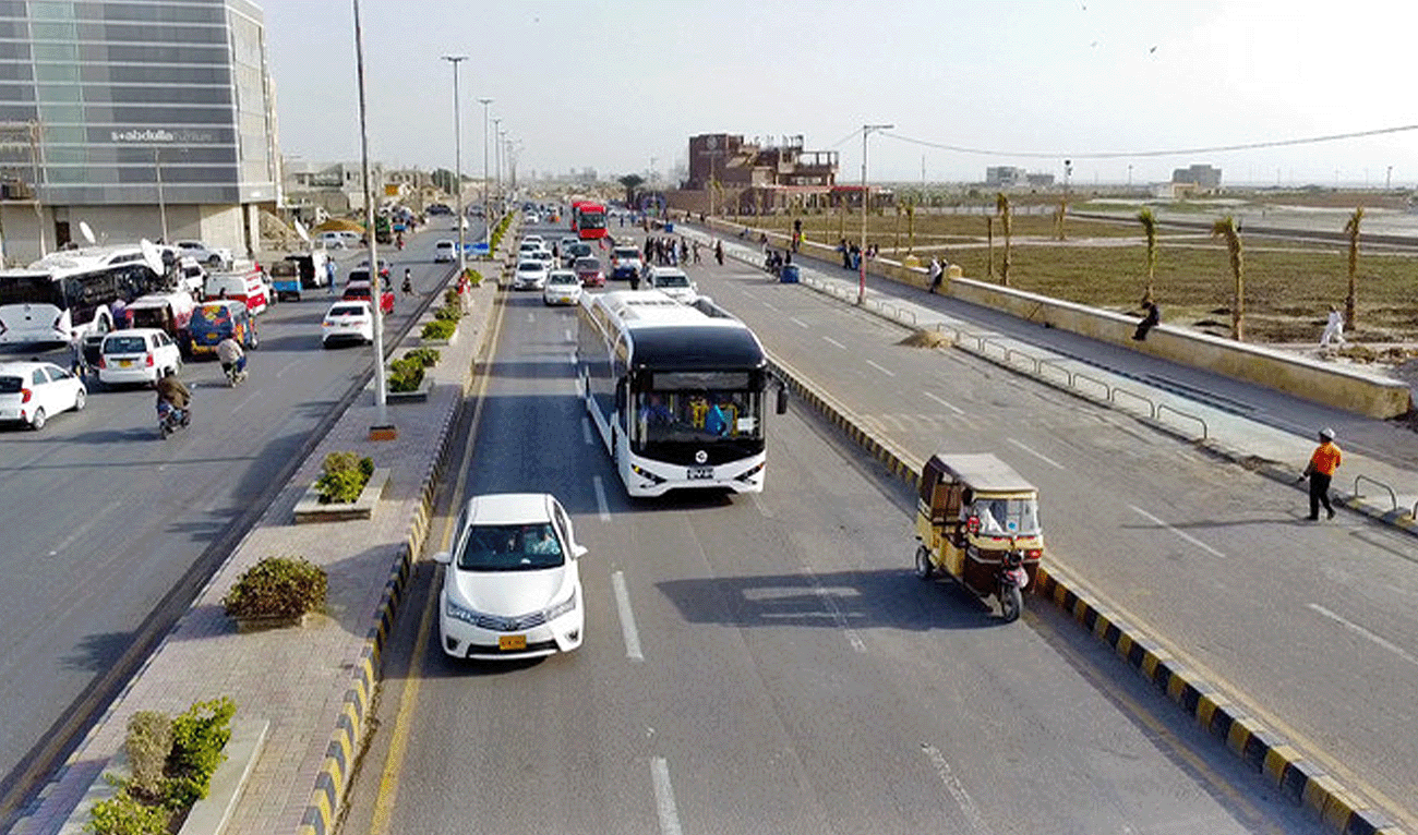 The picture taken on May 10, 2023, shows an electric bus in Karachi, Pakistan. (AN photo/File)