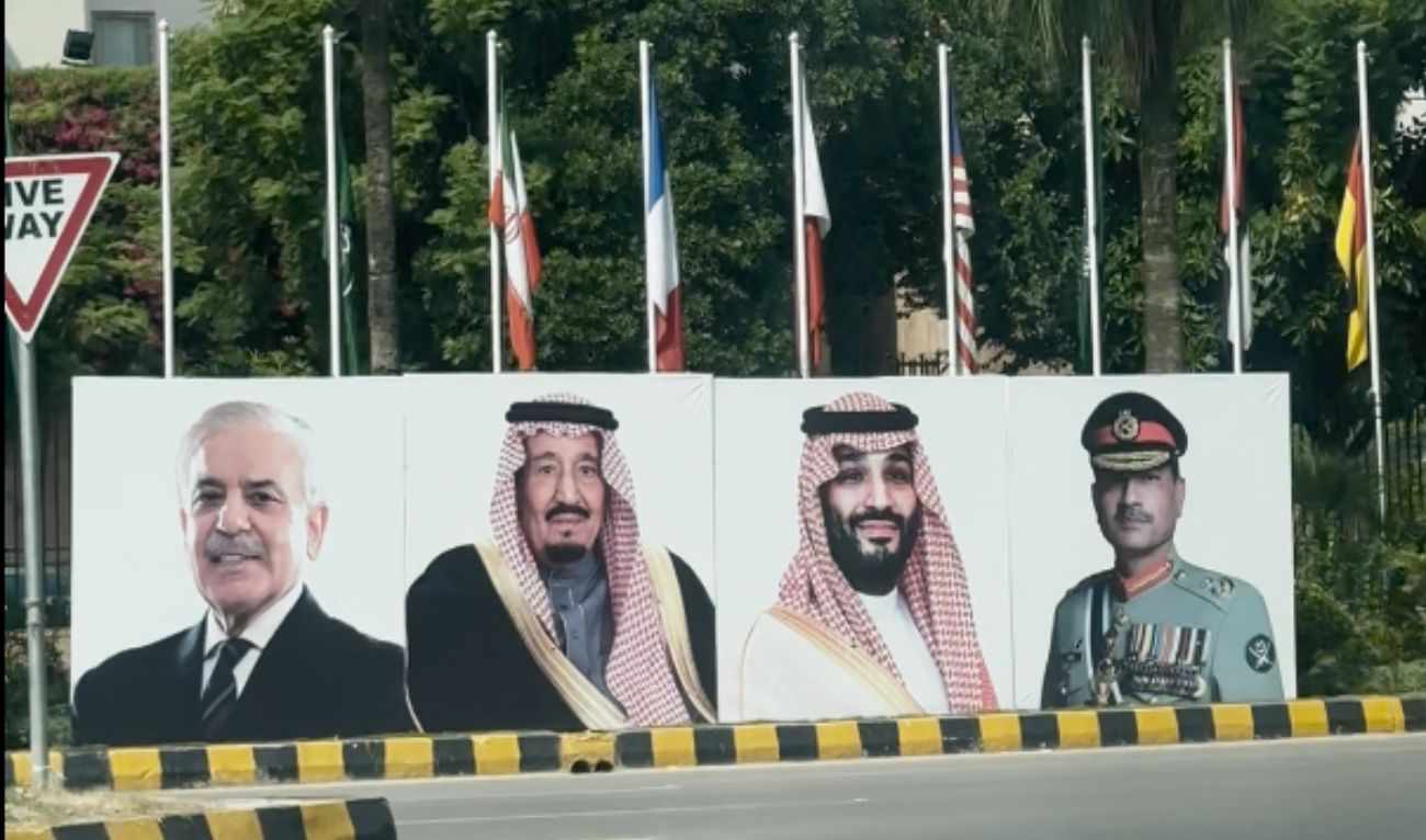A billboard showing portraits of Pakistan’s Prime Minister Shehbaz Sharif (left), Saudi Arabia’s King Salman bin Abdulaziz (second left), Saudi Arabian Crown Prince Mohammed bin Salman (second right) and Pakistan’s Army Chief Field Marshal Asim Munir, displayed on the Diplomatic Avenue in Islamabad, Pakistan, on September 22, 2025. (AN Photo)
