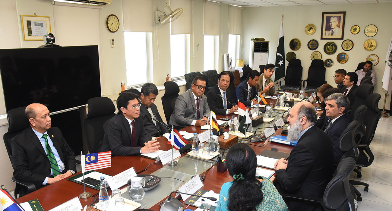 Pakistan Commerce Minister Khan hosting envoys of Indonesia, Malaysia, Philippines, Thailand, Brunei Darussalam, Vietnam and Myanmar in Islamabad on September, 23, 2025. (GoP)