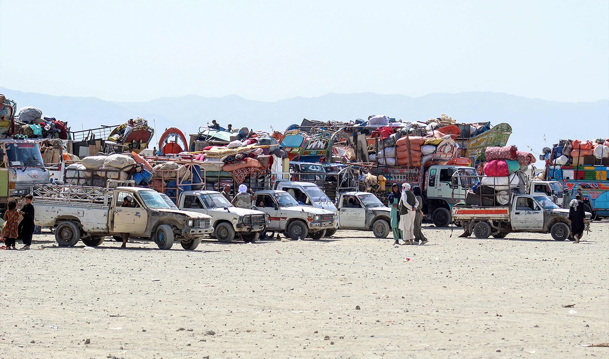 Afghan refugees along with their belongings await deportation to Afghanistan at a holding center near the Pakistan-Afghanistan border in Chaman, Pakistan, on September 4, 2025. (AFP)