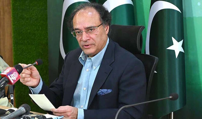 Pakistan Finance Minister Muhammad Aurangzeb speaks during a press briefing in Islamabad on July 28, 2024. (APP/File)