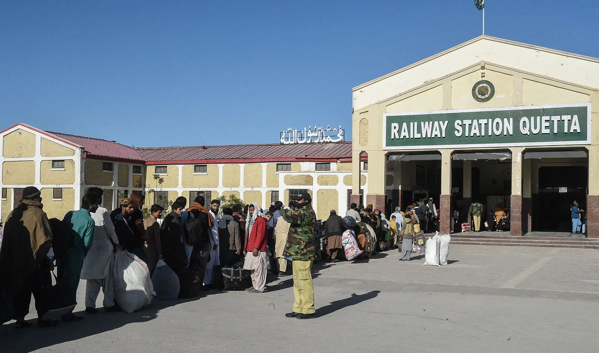 Passengers stand in a queue as they wait to enter Quetta railway station as the Jaffar Express train resumes its services after an attack by ethnic Baloch separatists earlier this month in Quetta on March 28, 2025. (AFP/ file)
